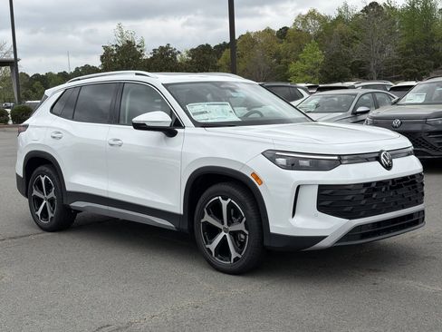 New 2026 Volkswagen Tiguan SE image 7