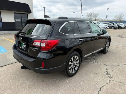 Used 2017 Subaru Outback 3.6R Touring image 12