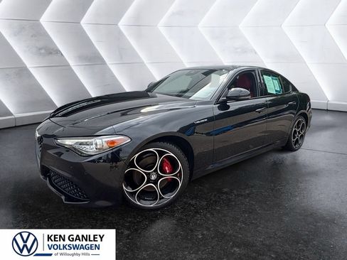 Used 2022 Alfa Romeo Giulia Veloce AWD/4WD image 1