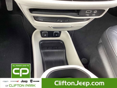 Certified 2018 Chrysler Pacifica Touring-L Plus image 22