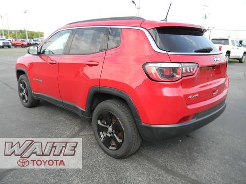 Used 2019 Jeep Cherokee Latitude Plus w/ Comfort/Convenience Group AWD/4WD image 4