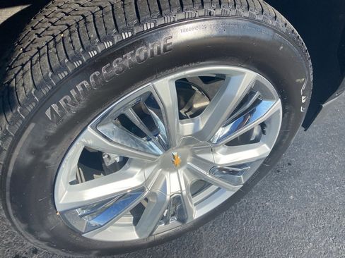 Certified 2024 Chevrolet Suburban High Country w/ Advanced Technology Package image 3