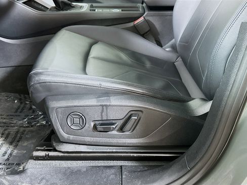 Certified 2025 Audi Q3 2.0T Premium image 18