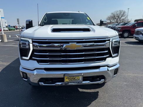 Used 2024 Chevrolet Silverado 2500 LTZ AWD/4WD image 8