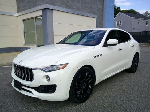 Used 2019 Maserati Levante AWD/4WD image 54