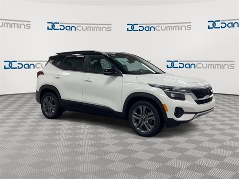 Used 2023 Kia Seltos S image 2