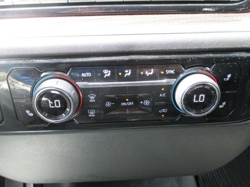 Used 2025 Chevrolet Silverado 2500 LT w/ Convenience Package AWD/4WD image 17