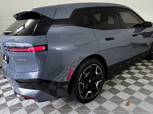 Used 2023 BMW iX xDrive50 w/ Sport Package image 7