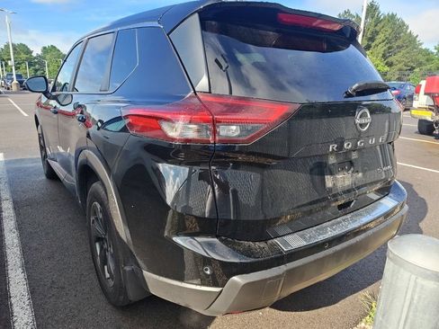 Used 2024 Nissan Rogue SV AWD/4WD image 4