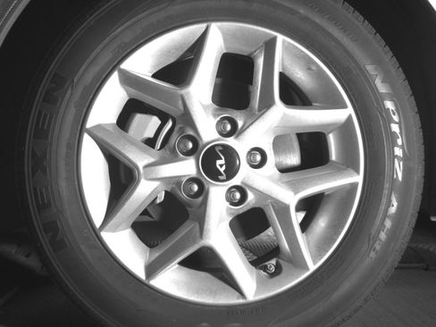 Used 2025 Kia Soul LX w/ LX Technology Package FWD image 12