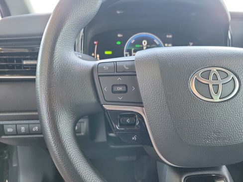 Used 2025 Toyota Camry LE FWD image 13
