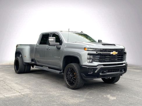Used 2024 Chevrolet Silverado 3500 W/T AWD/4WD image 2