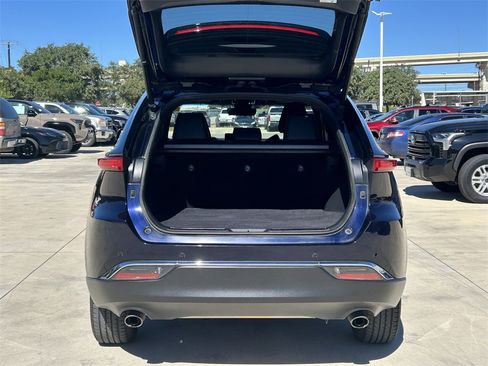 Used 2022 Toyota Venza Limited image 14