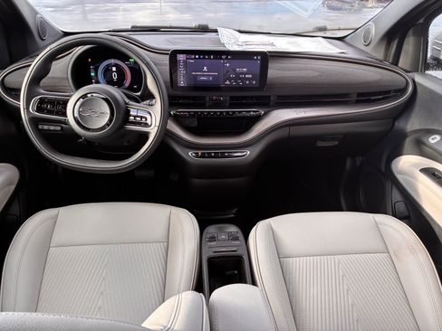 New 2025 FIAT 500 e image 2