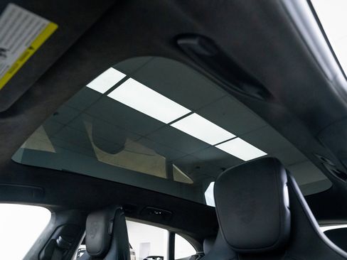 Used 2024 Porsche Taycan GTS image 17