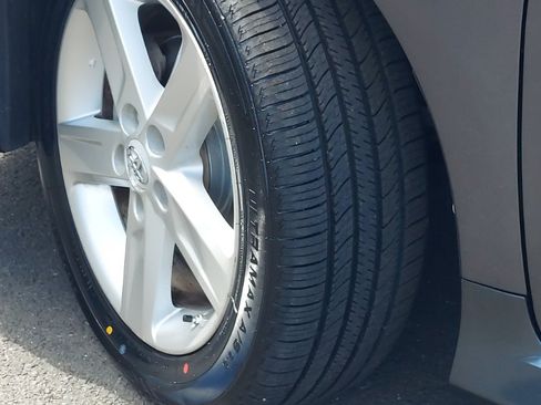 Used 2014 Toyota Camry SE FWD image 18