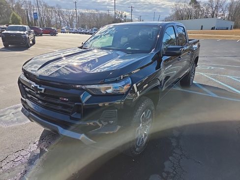 Used 2025 Chevrolet Colorado Z71 w/ Z71 Convenience Package 2 image 3