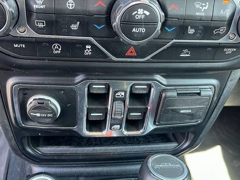 Used 2022 Jeep Gladiator Overland w/ Popular Equipment Package AWD/4WD image 15