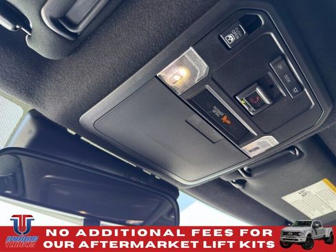 Used 2025 Toyota 4Runner SR5 AWD/4WD image 40