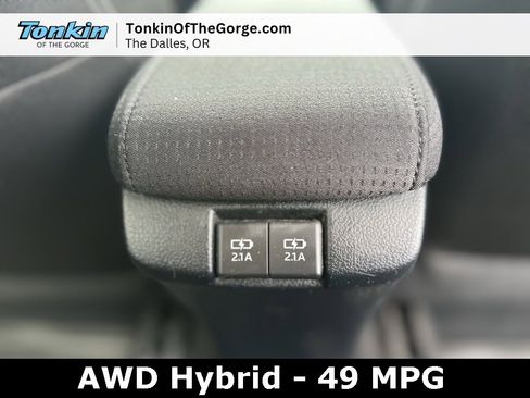 Used 2022 Toyota Prius LE image 24