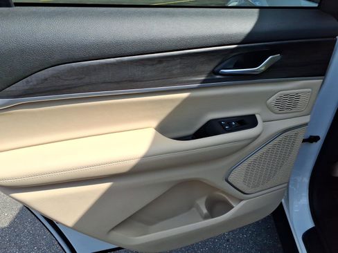 Used 2021 Jeep Grand Cherokee L Limited w/ Trailer Tow Package image 10