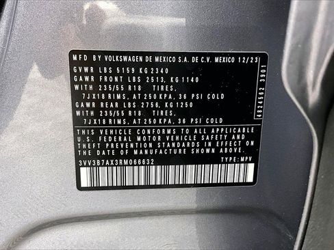 Used 2024 Volkswagen Tiguan SE image 35