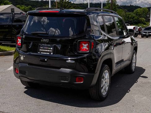Used 2019 Jeep Renegade Latitude w/ Cold Weather Group AWD/4WD image 4