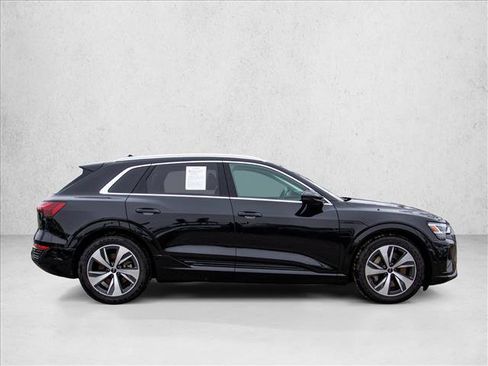 Used 2024 Audi Q8 e-tron Premium Plus w/ Premium Plus Package image 4