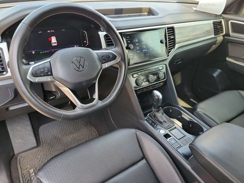 Used 2023 Volkswagen Atlas Cross Sport SE FWD image 14
