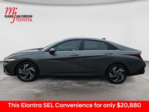 Used 2025 Hyundai Elantra SEL w/ Cargo Package FWD image 15