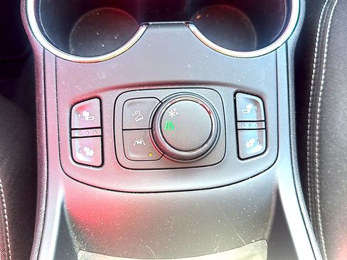 Used 2024 GMC Terrain SLE w/ Driver Convenience Package FWD image 8
