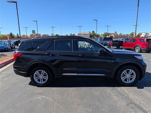 Used 2022 Ford Explorer XLT w/ Equipment Group 202A image 7