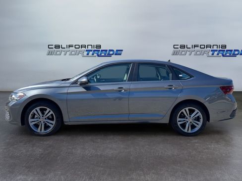 Used 2024 Volkswagen Jetta SE FWD image 8
