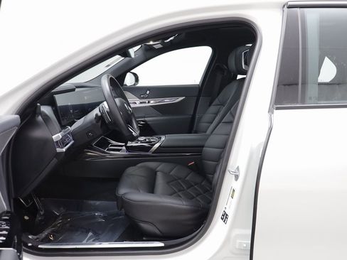 Certified 2025 BMW 740i xDrive 740i xDrive w/ Premium Package image 5