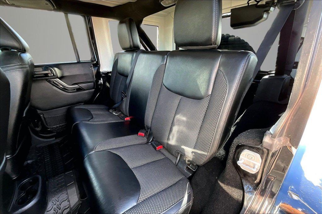 Used 2016 Jeep Wrangler Unlimited Sahara AWD/4WD image 19