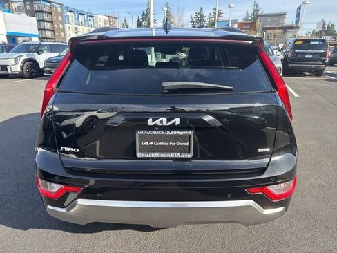 Used 2023 Kia Niro SX image 7