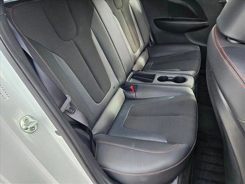 Used 2019 Hyundai Veloster 2.0 Premium image 17