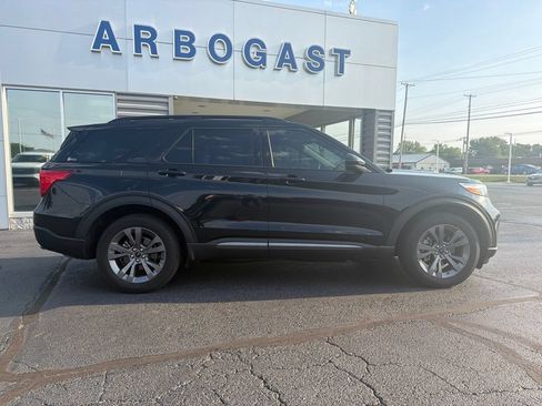 Used 2023 Ford Explorer XLT w/ Equipment Group 202A AWD/4WD image 4
