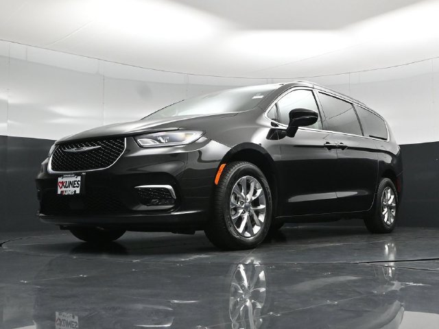 Certified 2022 Chrysler Pacifica Touring-L AWD/4WD image 61