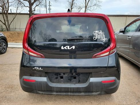 Used 2022 Kia Soul LX w/ Technology Package image 5