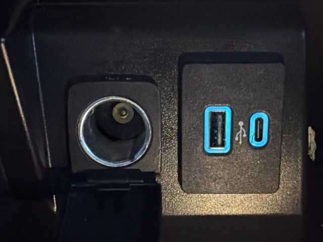 Used 2023 Ford Explorer XLT AWD/4WD image 38