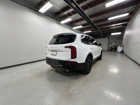 Used 2022 Kia Telluride EX w/ EX Premium Package image 8