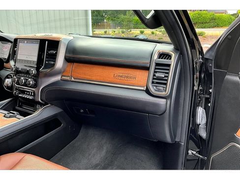Used 2022 RAM 1500 Limited w/ Body Color Bumper Group AWD/4WD image 16