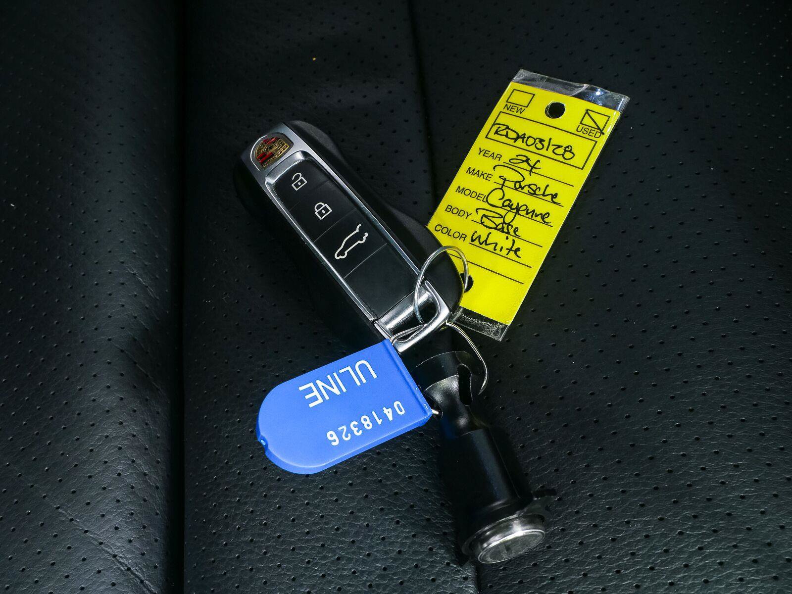 Certified 2024 Porsche Cayenne AWD/4WD image 40