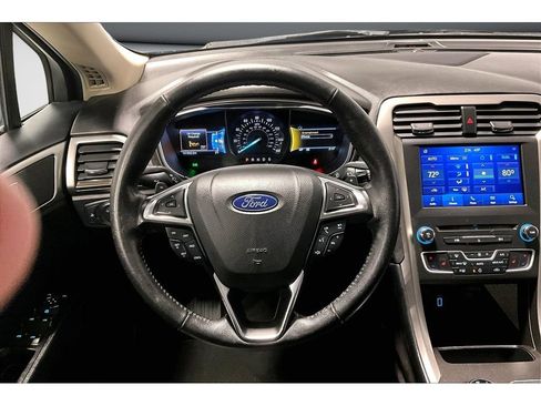 Used 2018 Ford Fusion SE w/ Fusion SE Technology Package image 6