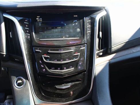 Used 2018 Cadillac Escalade Premium Luxury image 15