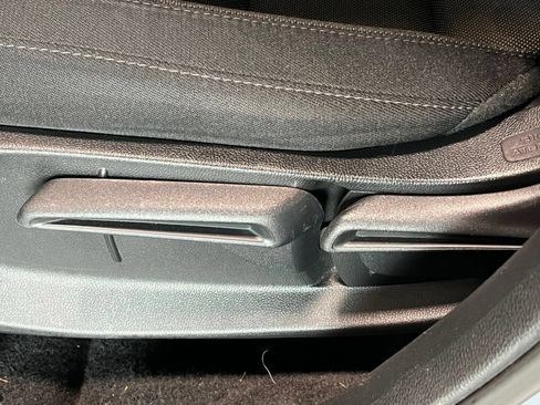 Used 2025 Honda CR-V LX image 17