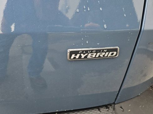 Used 2025 Ford Escape SE w/ PHEV Premium Package image 9