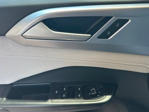 New 2026 Volkswagen Taos SE FWD image 9