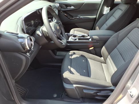 Used 2026 Chevrolet Equinox LT w/ Safety and Technology Package image 8